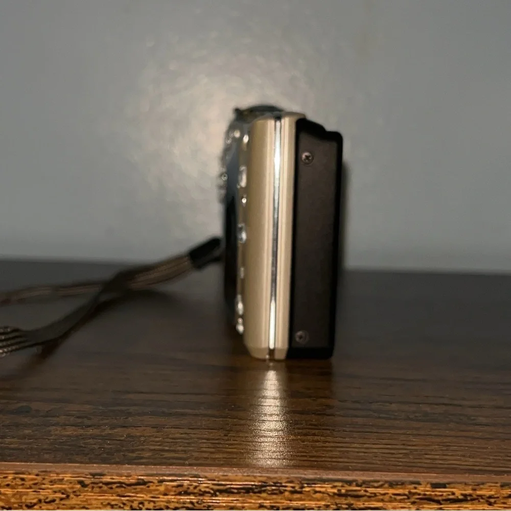 Nikon Coolpix L22 Digital Camera